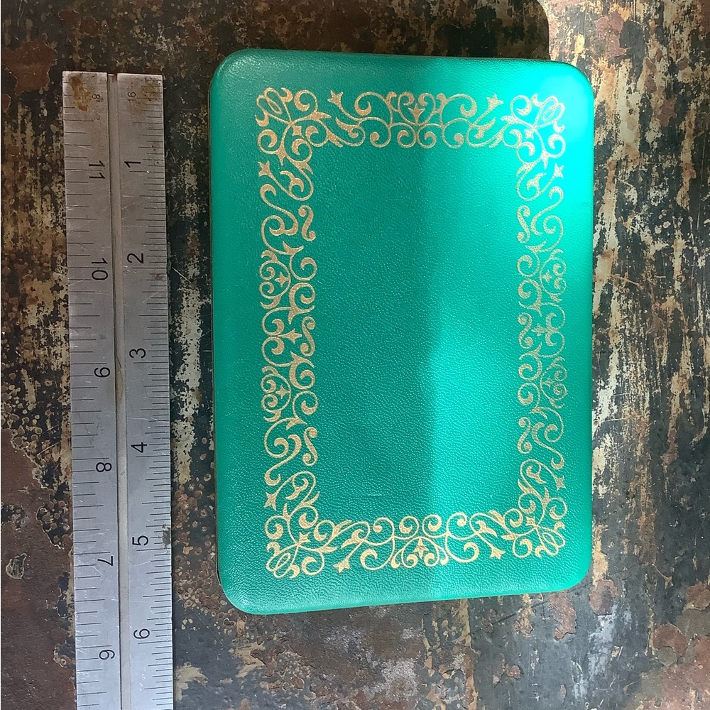 Vintage Jewelry Box With Satin Lining - Picture 2 of 4